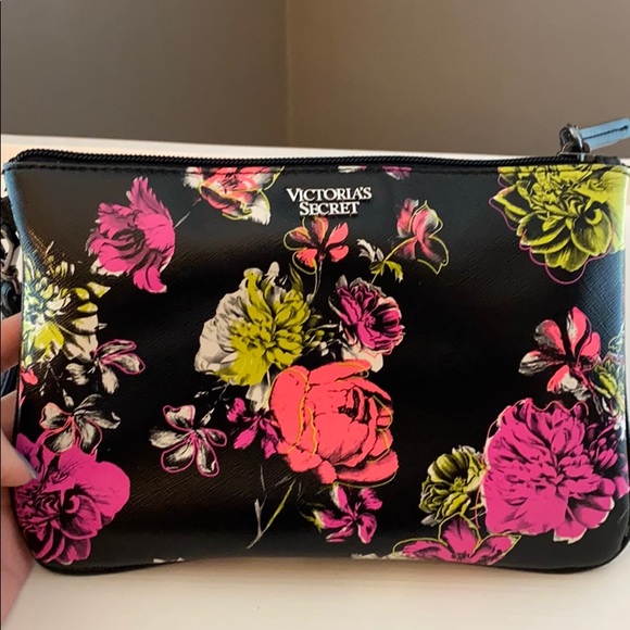 Victoria's Secret Handbags - Victoria’s Secret Wristlet